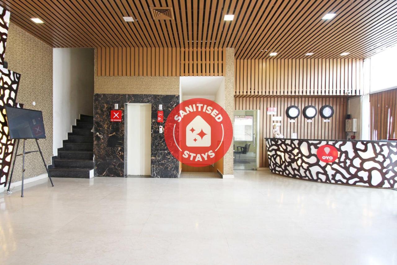Oyo 4964 Golden Oyster Suites Dehradun Exterior photo