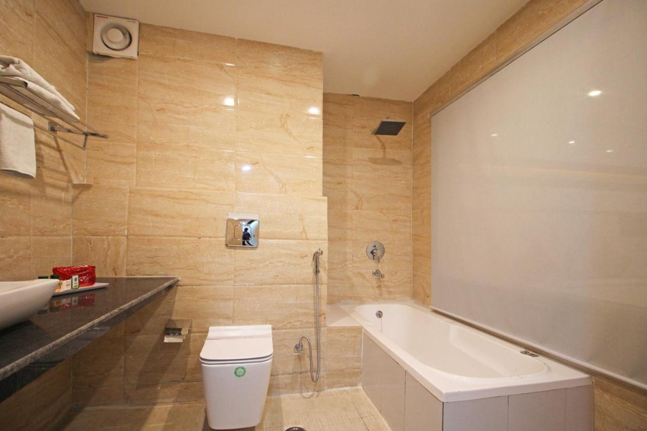 Oyo 4964 Golden Oyster Suites Dehradun Exterior photo