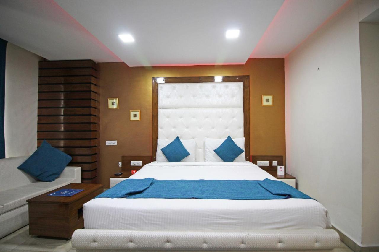 Oyo 4964 Golden Oyster Suites Dehradun Exterior photo