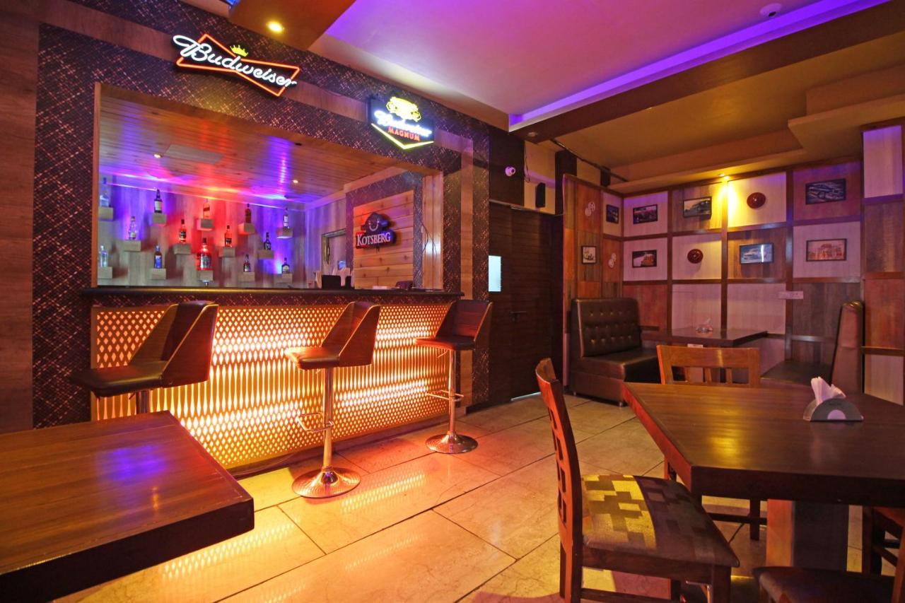 Oyo 4964 Golden Oyster Suites Dehradun Exterior photo